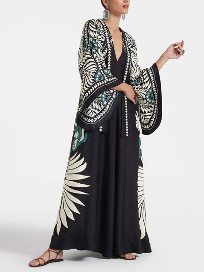 FIORINA – BLOOMING CONTRAST IN A FLOWING SILHOUETTE