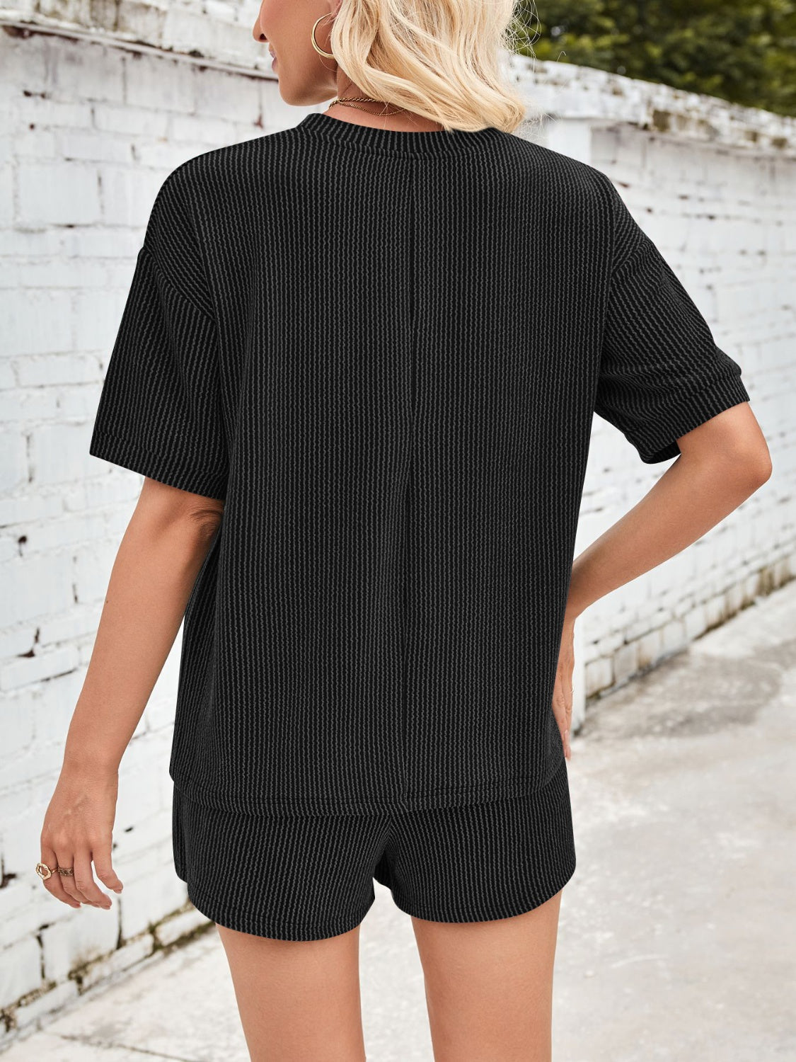 JINTE – SOFT SERENITY IN CORDUROY COMFORT