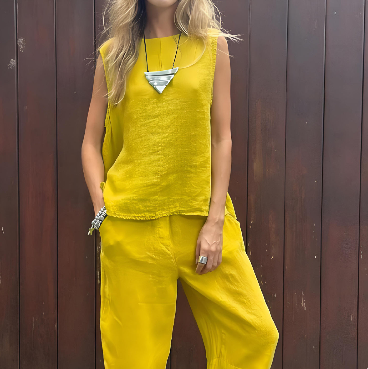 JULIA – SLEEK SERENITY SET WITH SLEEVELESS TOP AND FLOWING TROUSERS