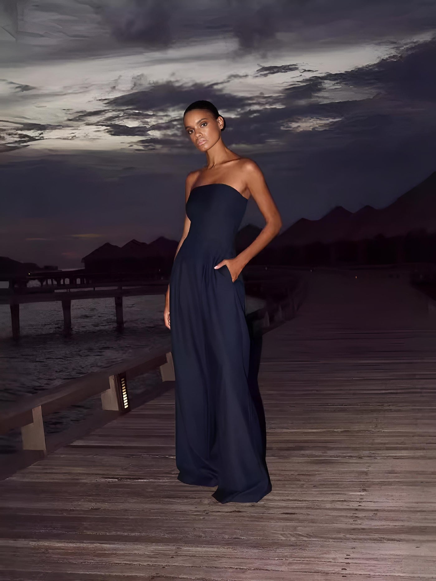 MONO – STRAPLESS EASE IN A SCULPTED SILHOUETTE