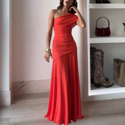SARAH – OFF-SHOULDER ELEGANCE IN A FLOATING SILHOUETTE
