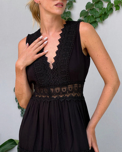 Alyssa – lace-kissed elegance