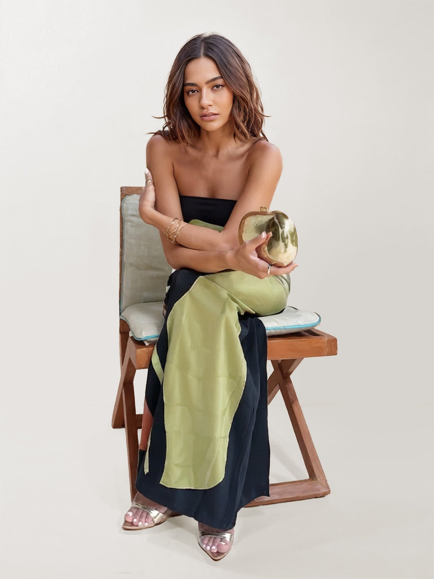 AURÉLIA – STRAPLESS GRACE IN ABSTRACT BLOOMS