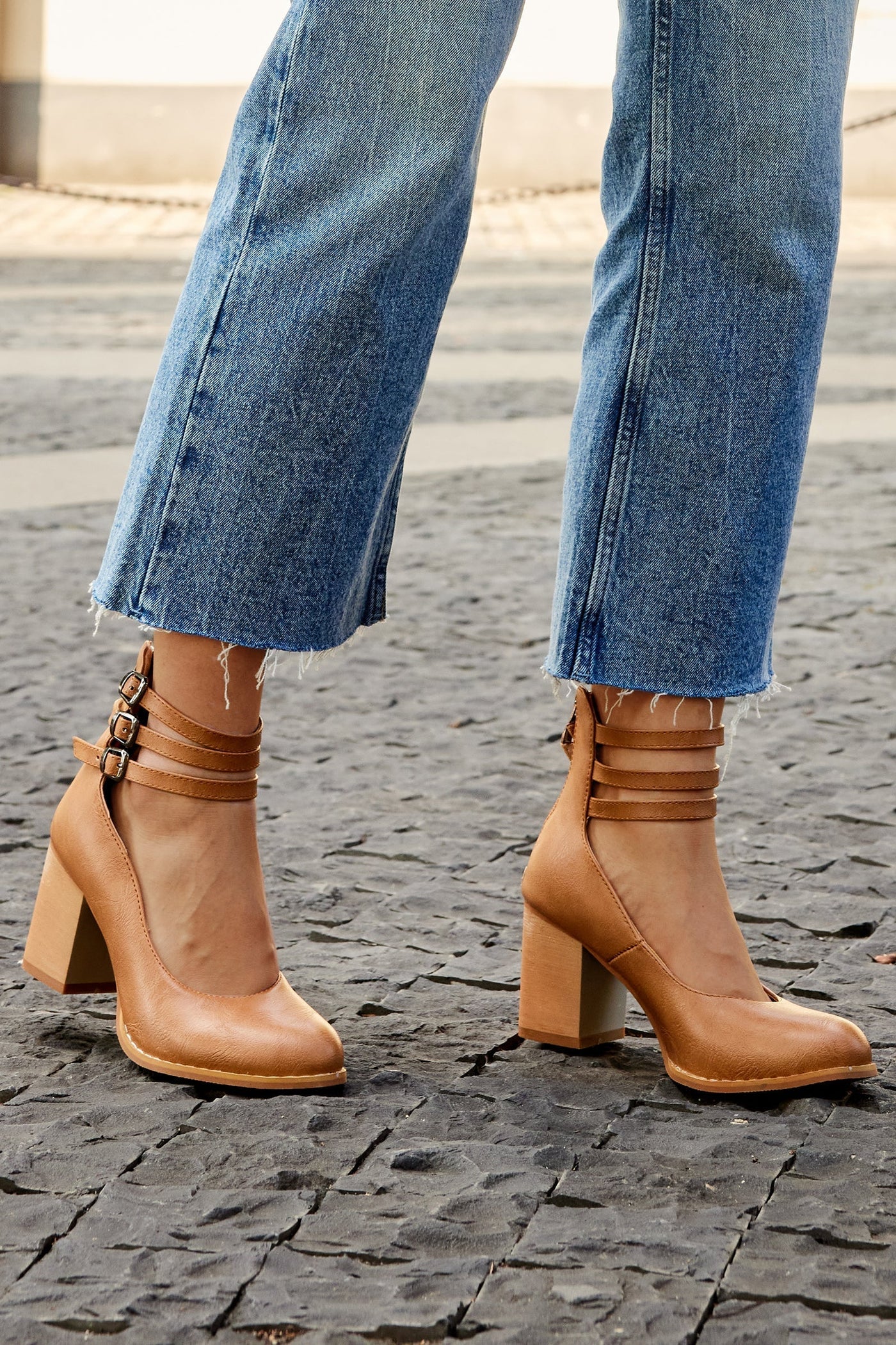 CASILDA – SMOOTH ELEGANCE BLOCK-HEEL SANDALS