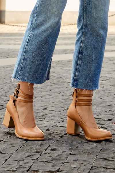 CASILDA – SMOOTH ELEGANCE BLOCK-HEEL SANDALS