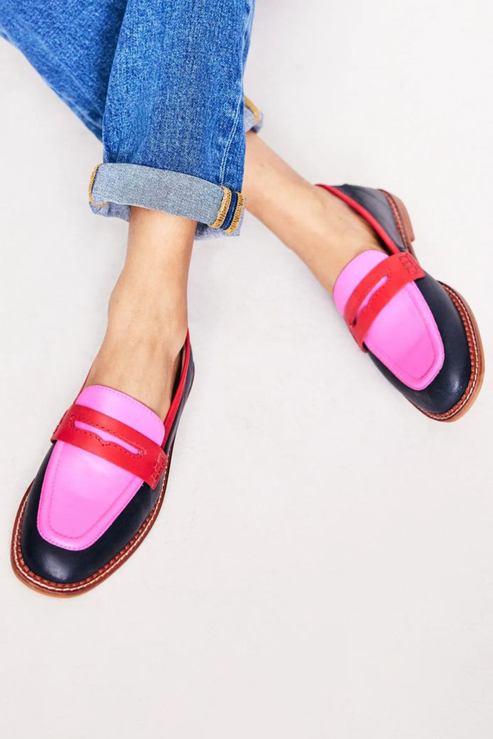 LUNESSA – CLASSIC BLACK WITH A COLORFUL TOUCH