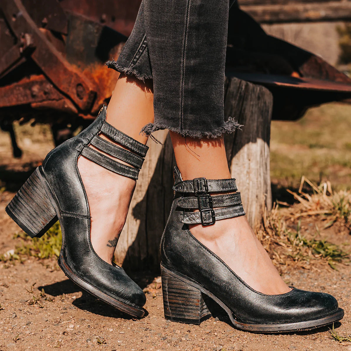 GINEVRA – BOLD BALANCE IN MULTI-STRAP ELEGANCE