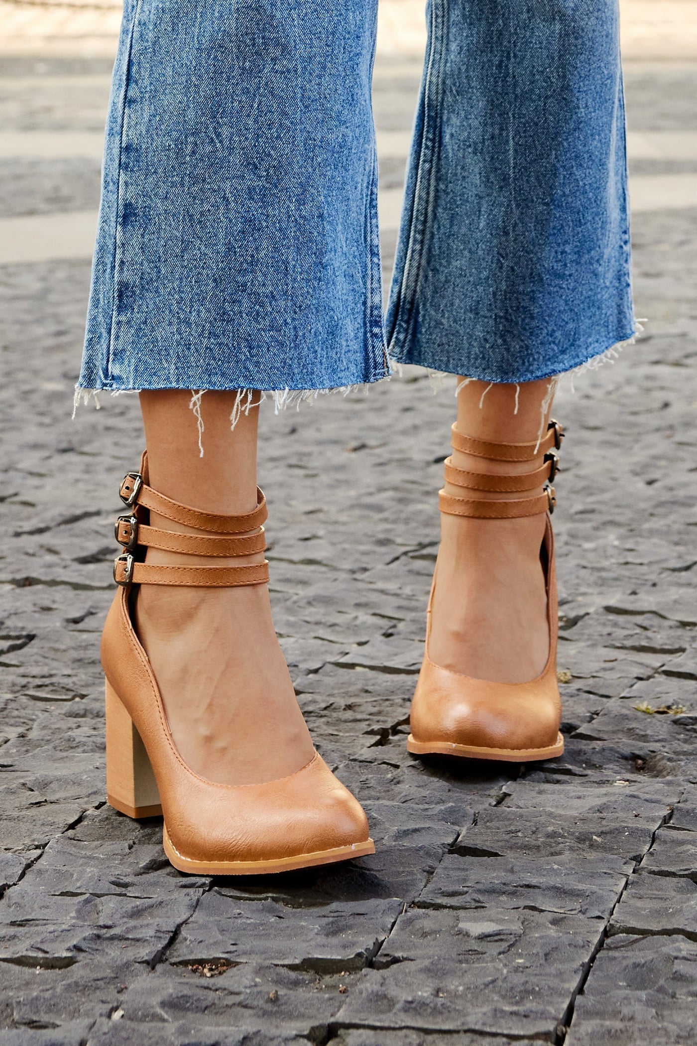 CASILDA – SMOOTH ELEGANCE BLOCK-HEEL SANDALS