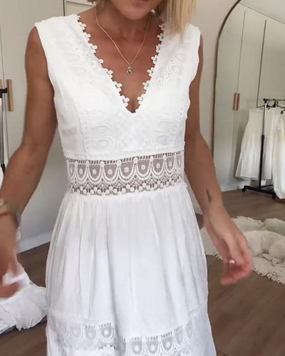 Alyssa – lace-kissed elegance