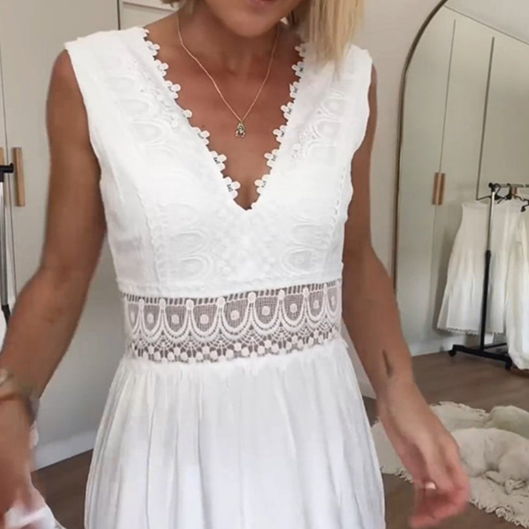 FRANCINE – EFFORTLESS CHARM WITH A V-NECKLINE