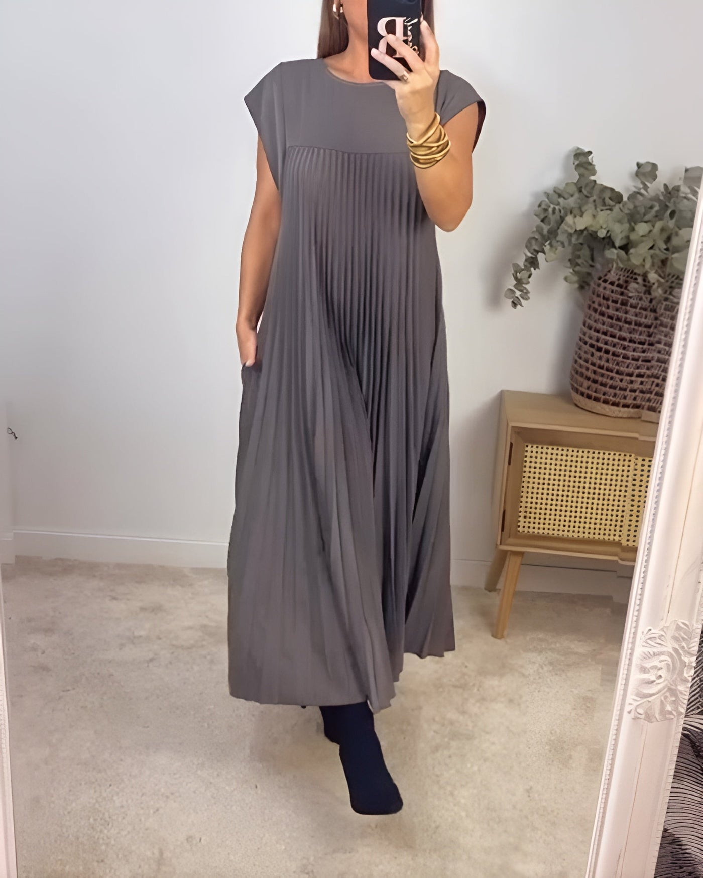 SIMONE – AIRY PLEATS REFINED DRESS
