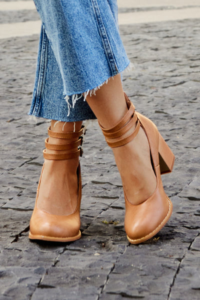 CASILDA – SMOOTH ELEGANCE BLOCK-HEEL SANDALS