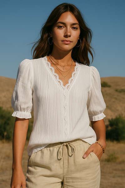 BEA – CHARMING BLOUSE WITH ELEGANT ACCENTS