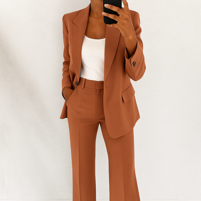 CAROLINE – EFFORTLESS POISE IN A TWO-PIECE ENSEMBLE