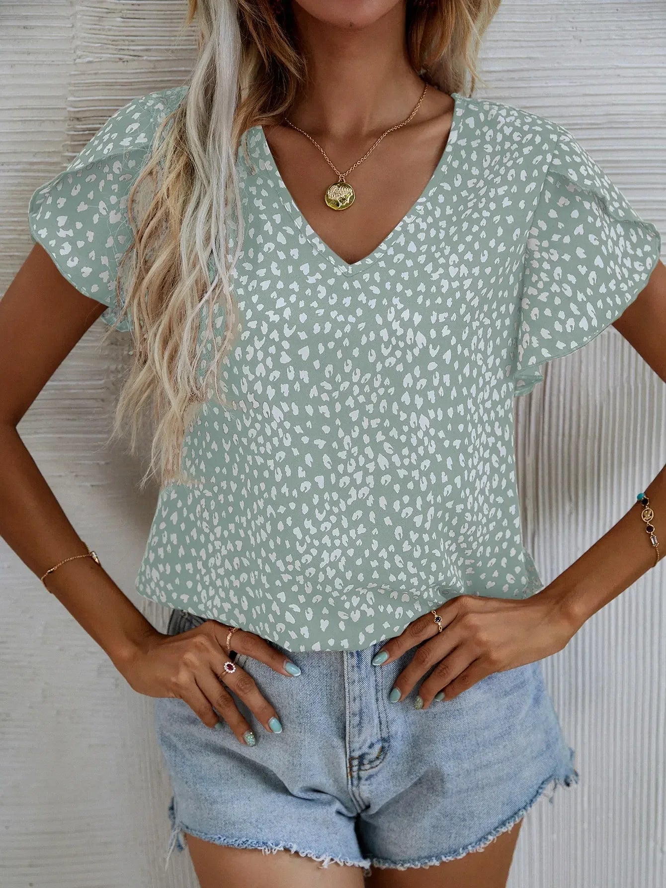 CASSIDY – CHIC BLOUSE WITH ABSTRACT ARTISTRY