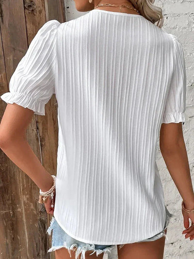 BEA – CHARMING BLOUSE WITH ELEGANT ACCENTS