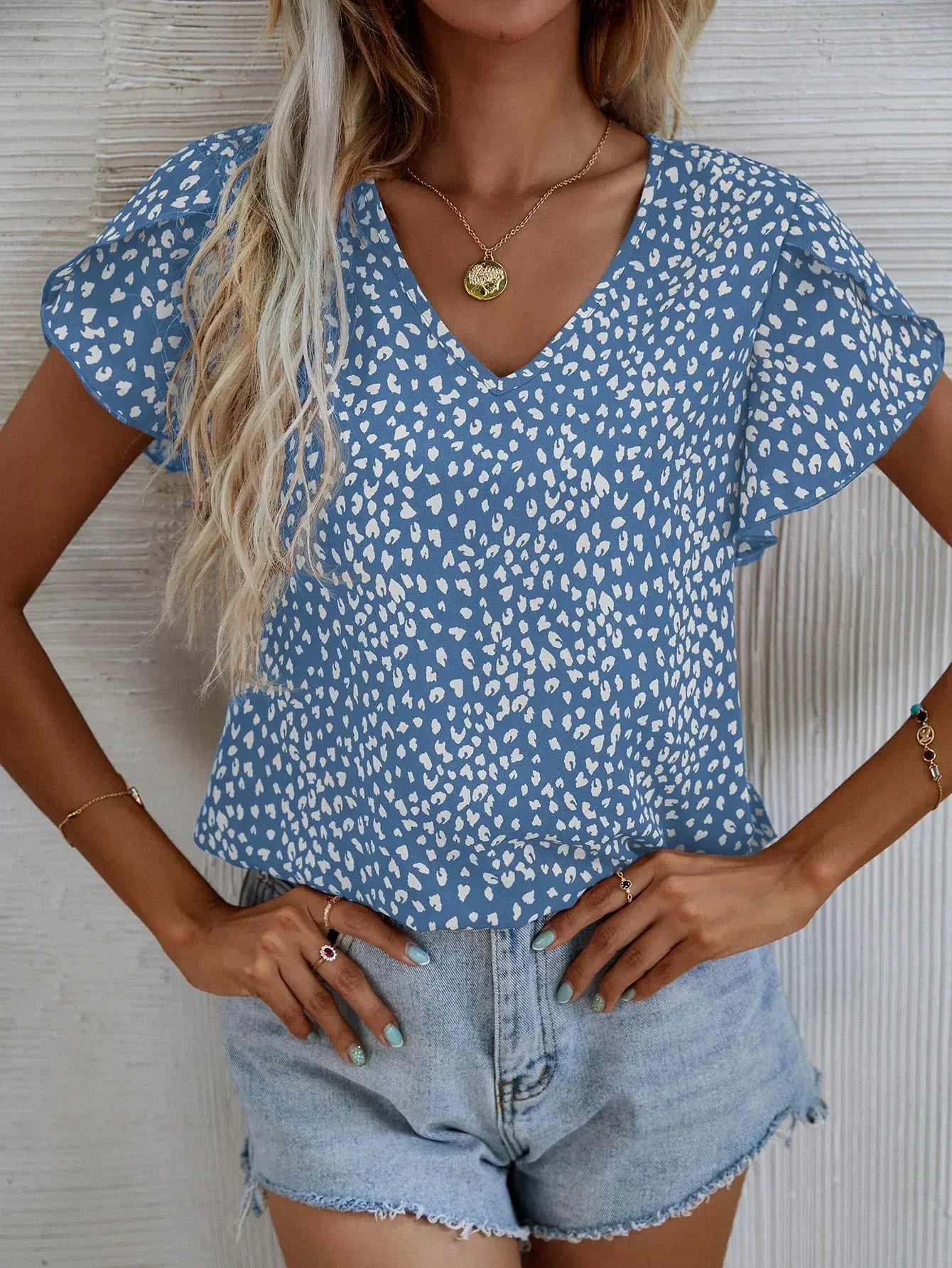 CASSIDY – CHIC BLOUSE WITH ABSTRACT ARTISTRY