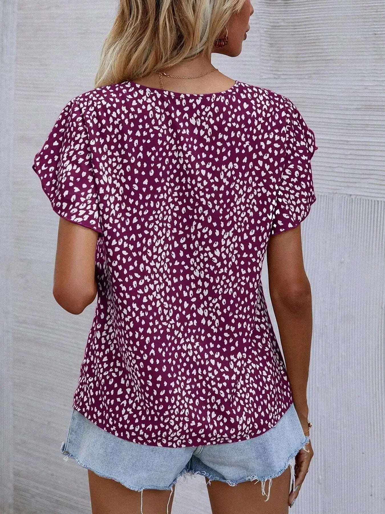 CASSIDY – CHIC BLOUSE WITH ABSTRACT ARTISTRY