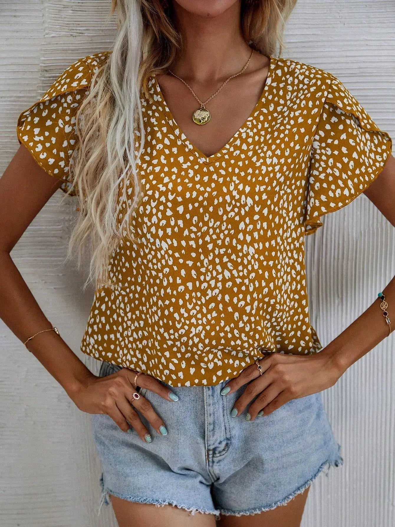 CASSIDY – CHIC BLOUSE WITH ABSTRACT ARTISTRY