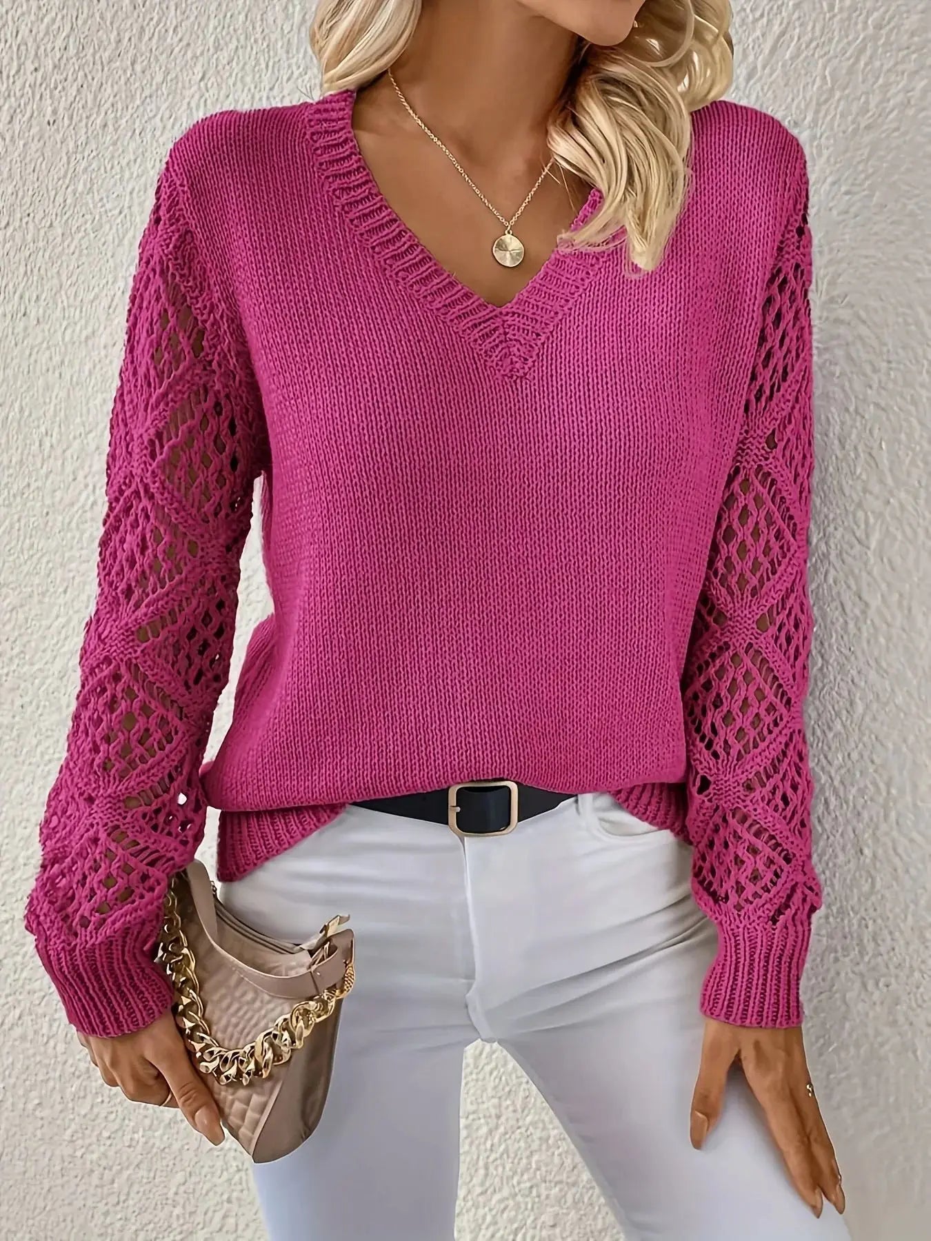 DAISY – V-NECK SWEATER WITH SOFT CHARM