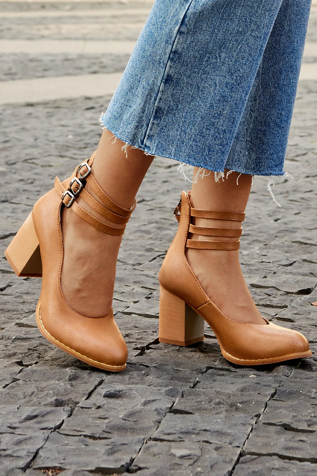 CASILDA – SMOOTH ELEGANCE BLOCK-HEEL SANDALS