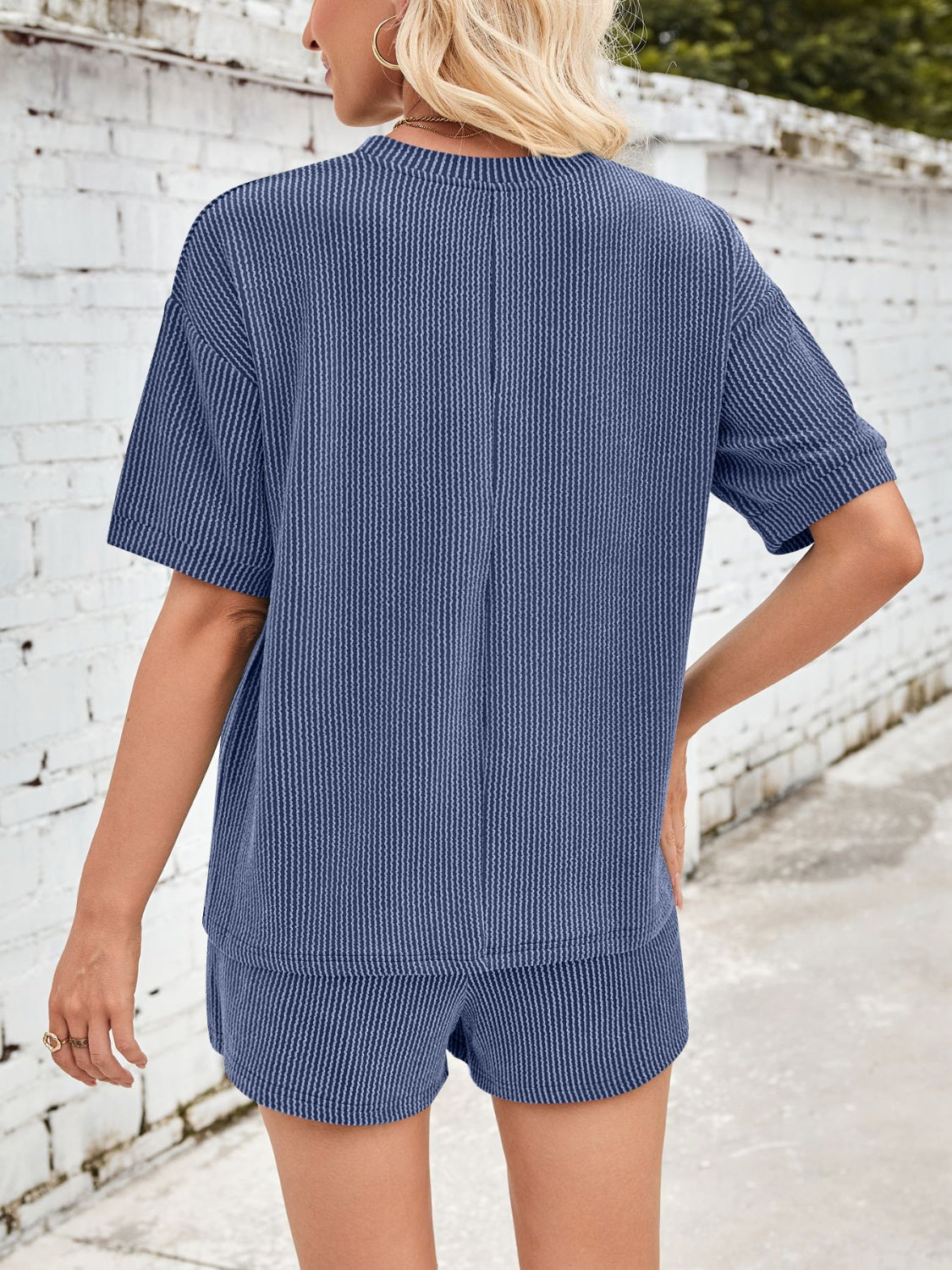 JINTE – SOFT SERENITY IN CORDUROY COMFORT