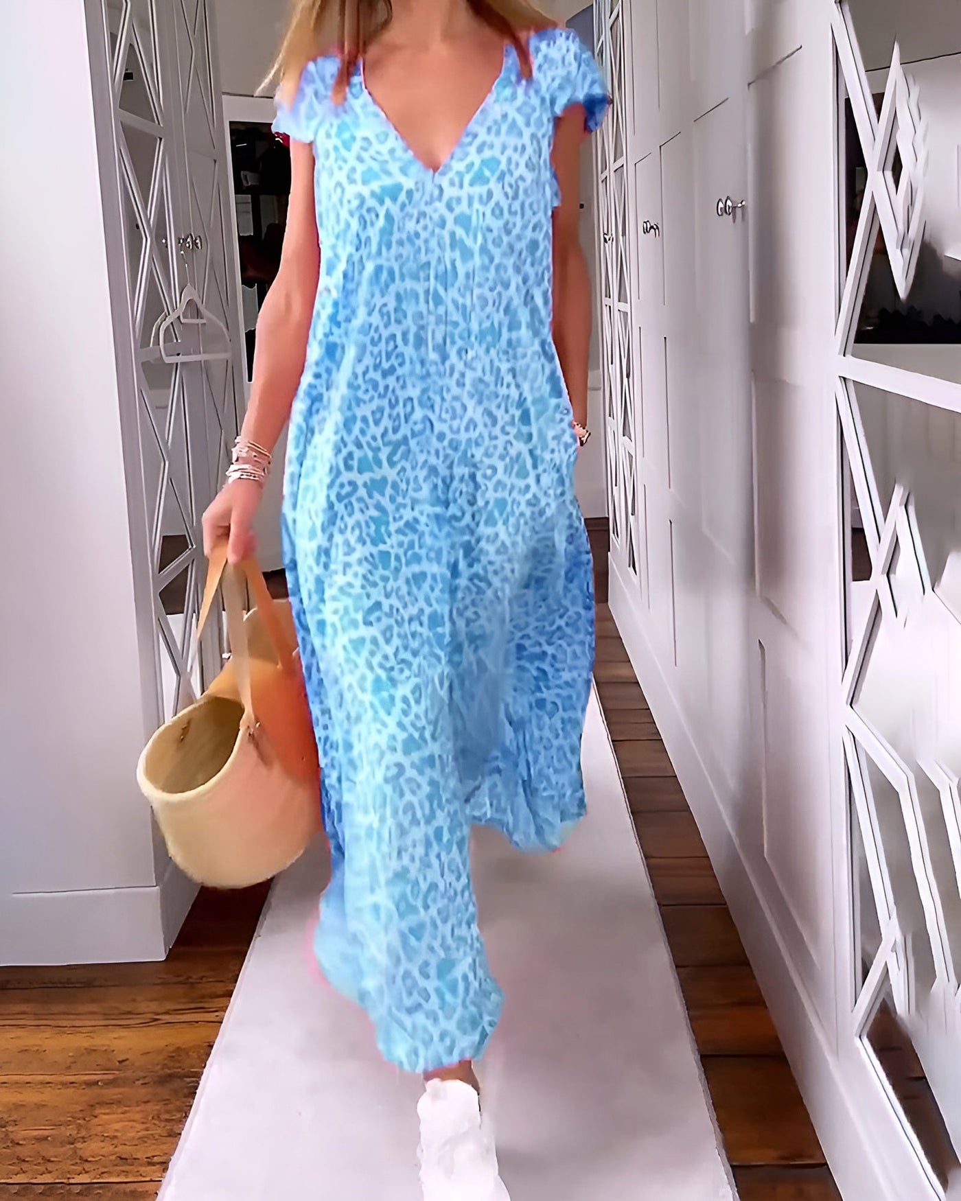 VÉRONIQUE – FLOWING V-NECK MAXI WITH SUMMER PRINT CHARM