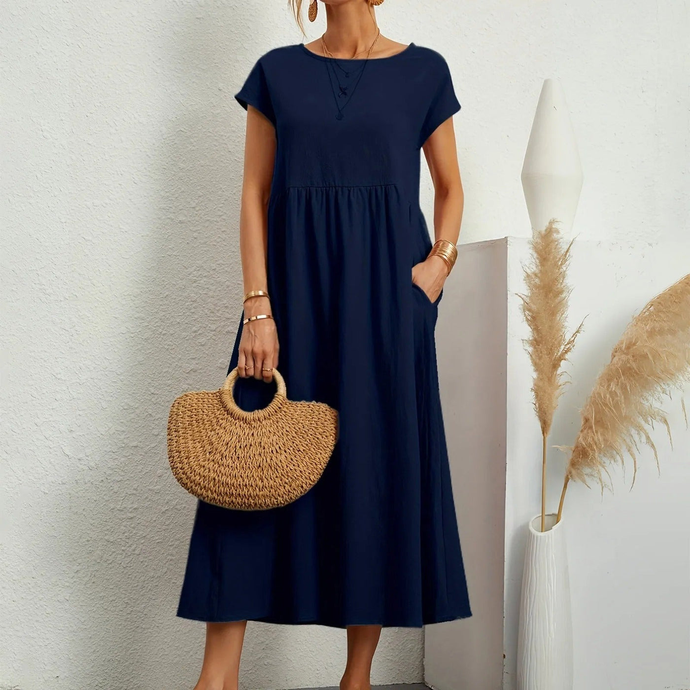 CATHERINE – TIMELESS GRACE IN A FLUID SILHOUETTE