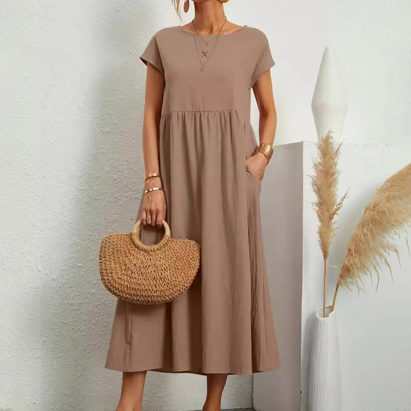 CATHERINE – TIMELESS GRACE IN A FLUID SILHOUETTE