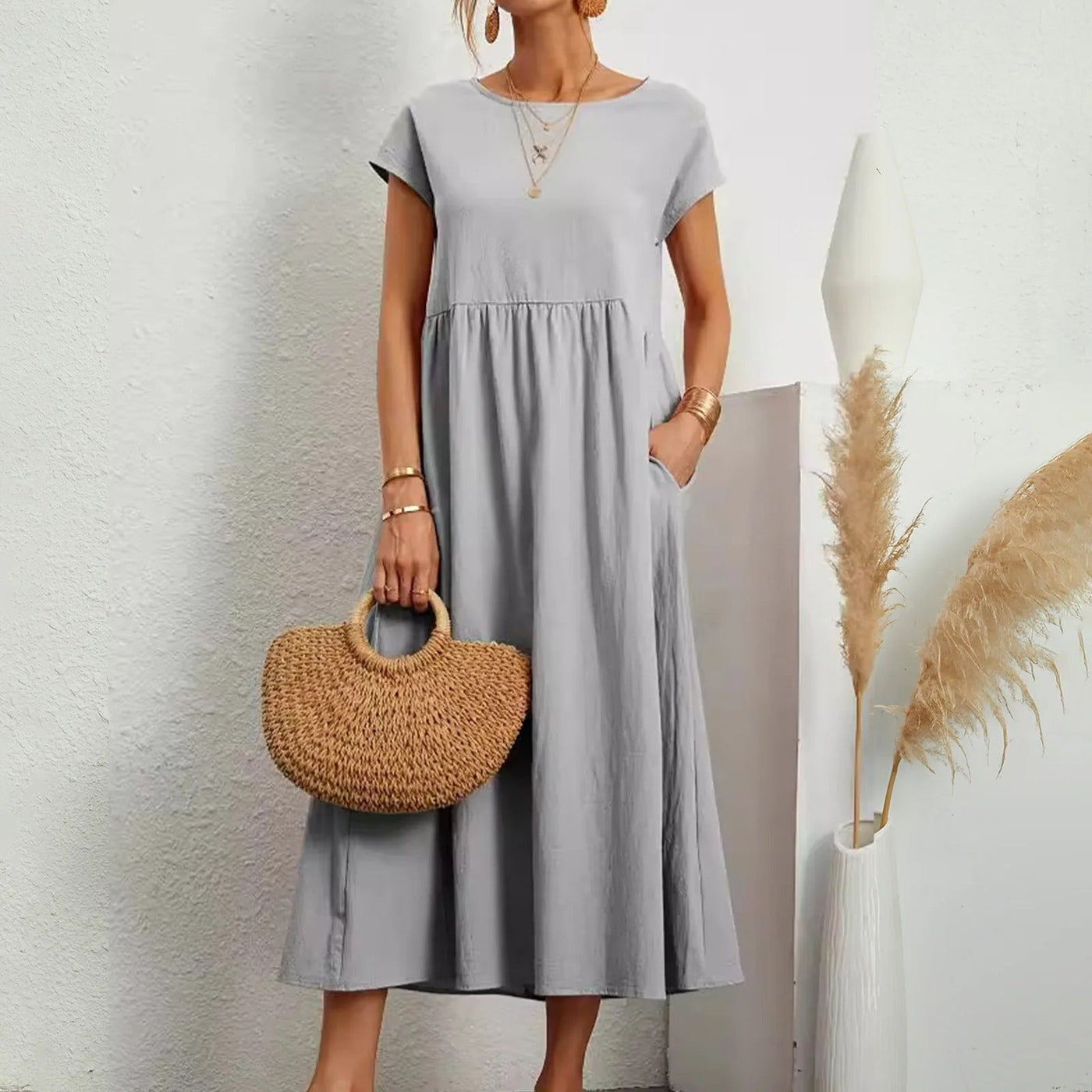 CATHERINE – TIMELESS GRACE IN A FLUID SILHOUETTE