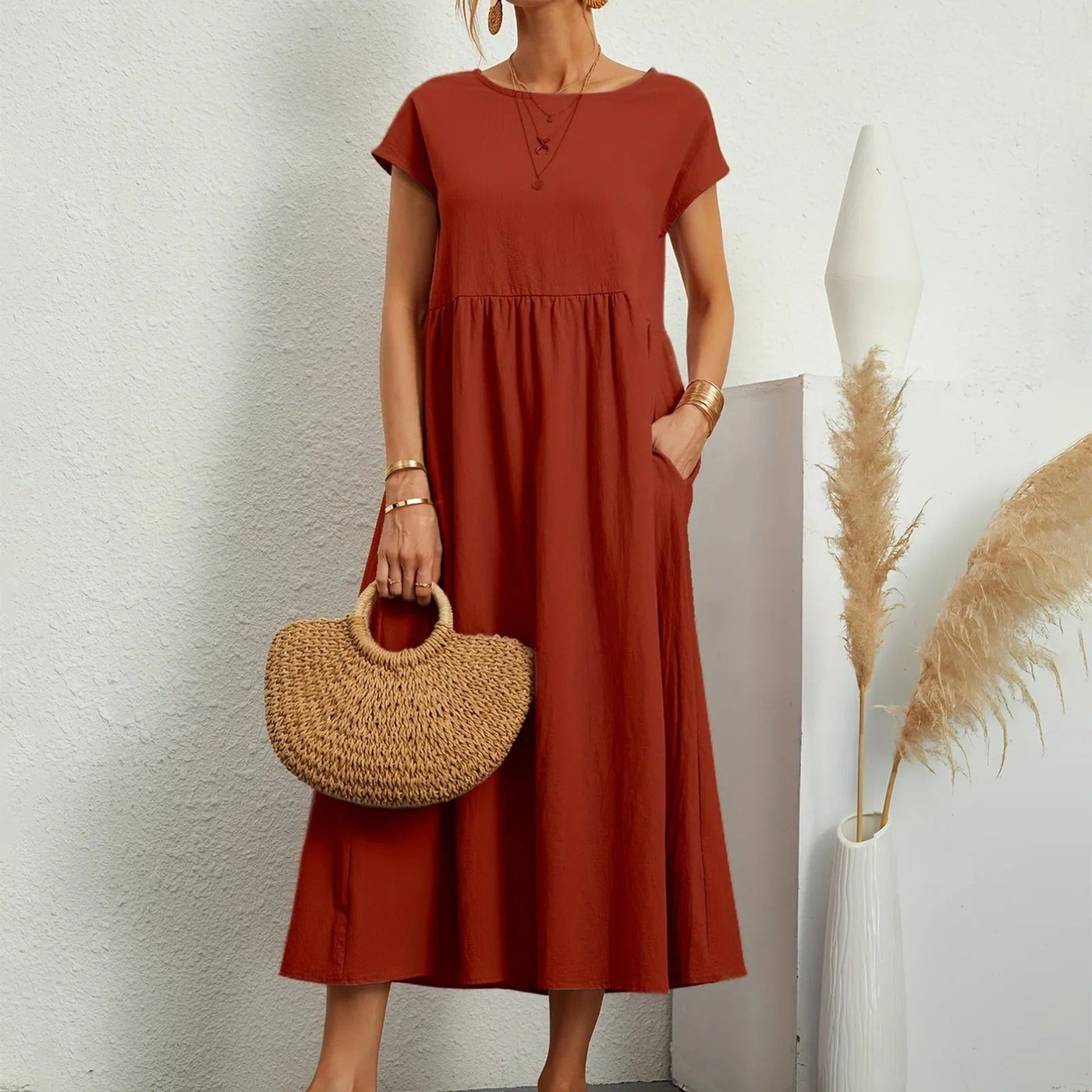 CATHERINE – TIMELESS GRACE IN A FLUID SILHOUETTE